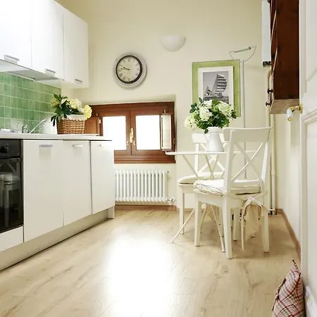 Lily Apartmán