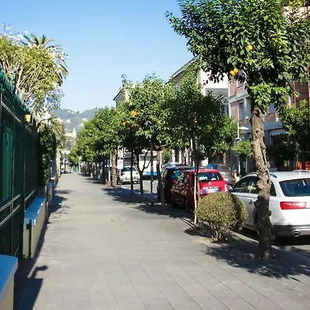 Lily Apartmán